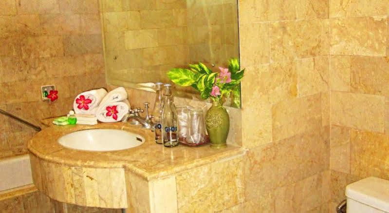 Hotel Ratna Kuta Lombok Extérieur photo